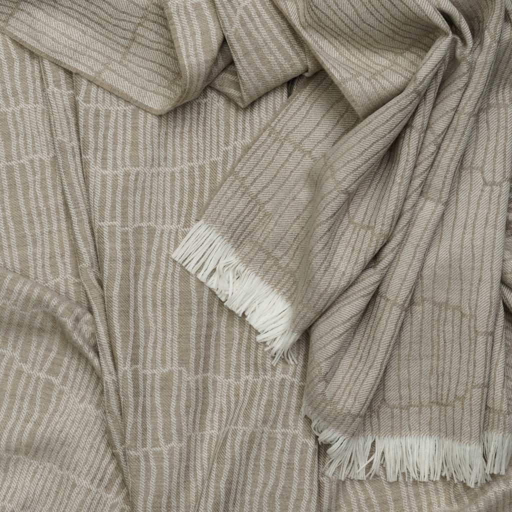 Canale Throw Latte