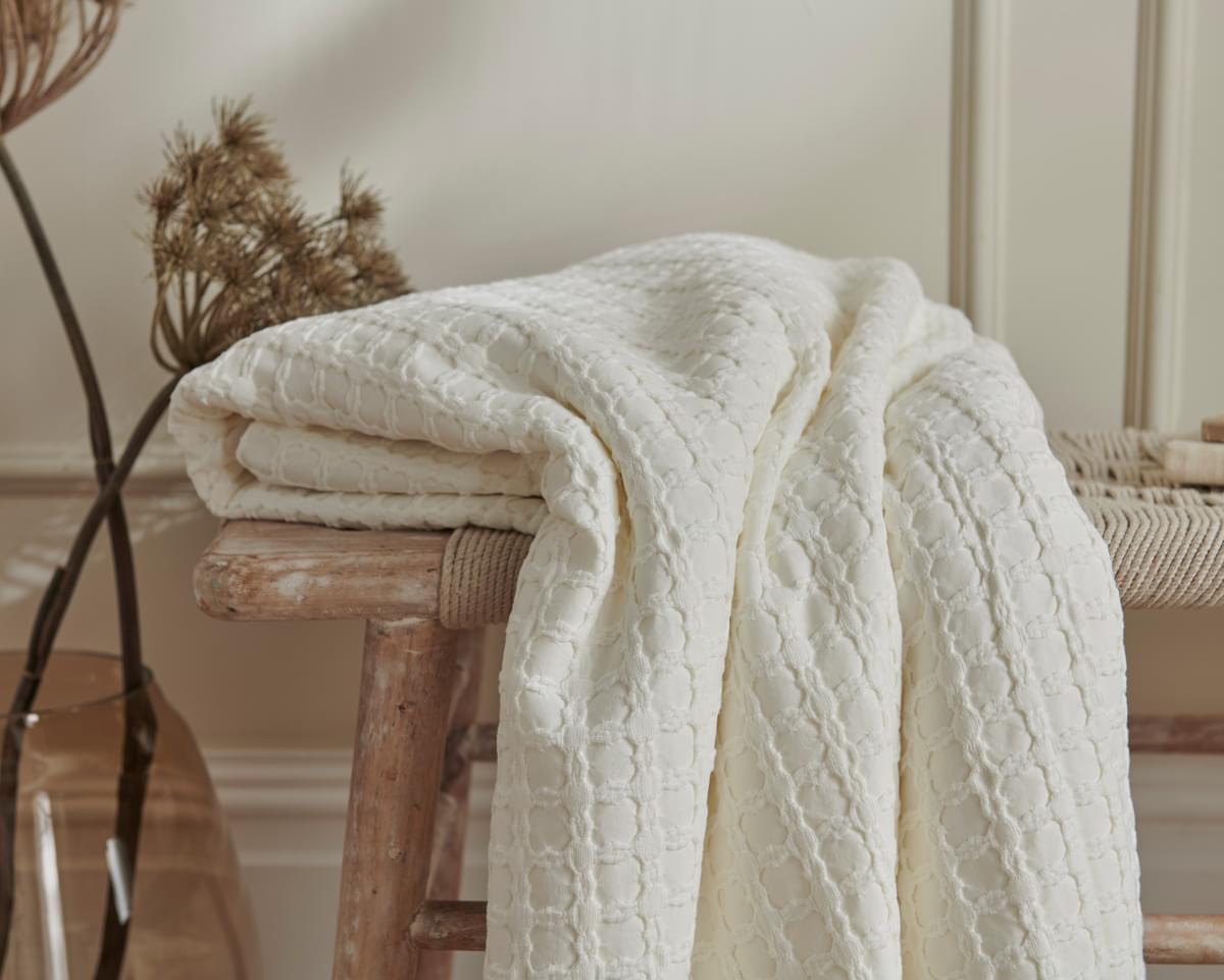 Lyra cotton bedspread in Cream