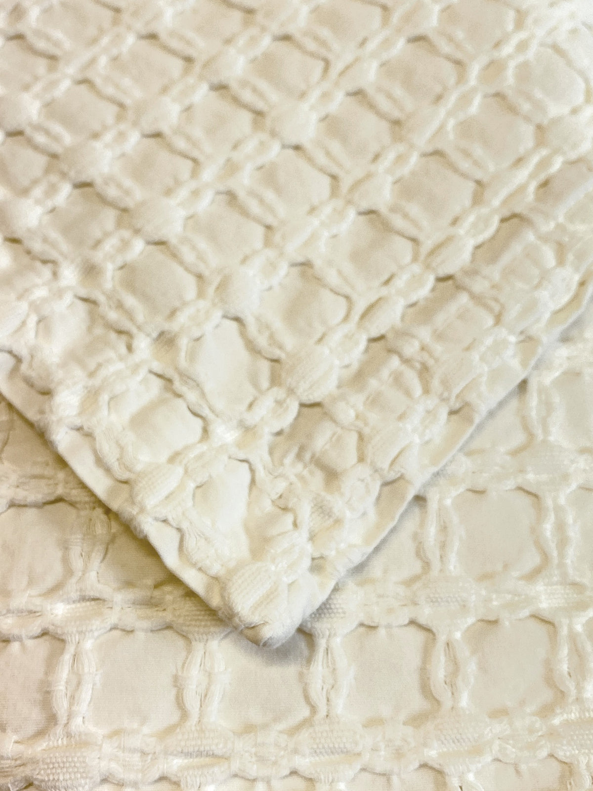Lyra cotton bedspread detail