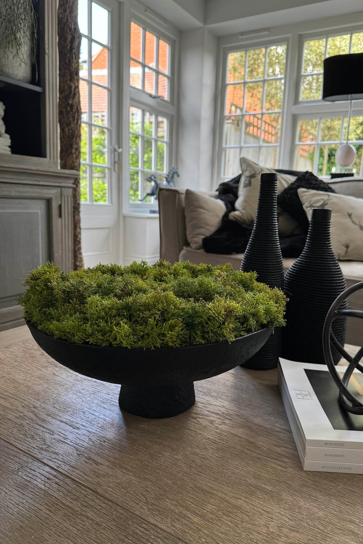 Curly Moss in Elegant Black Stone Bowl