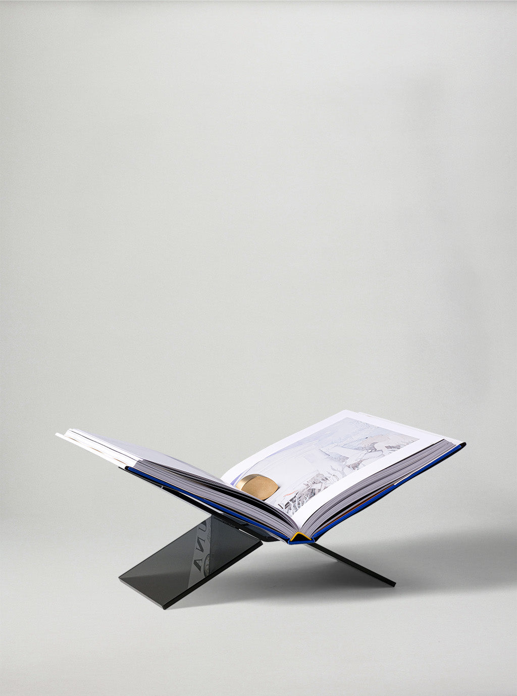 NM Bookstand X Smoked - angle