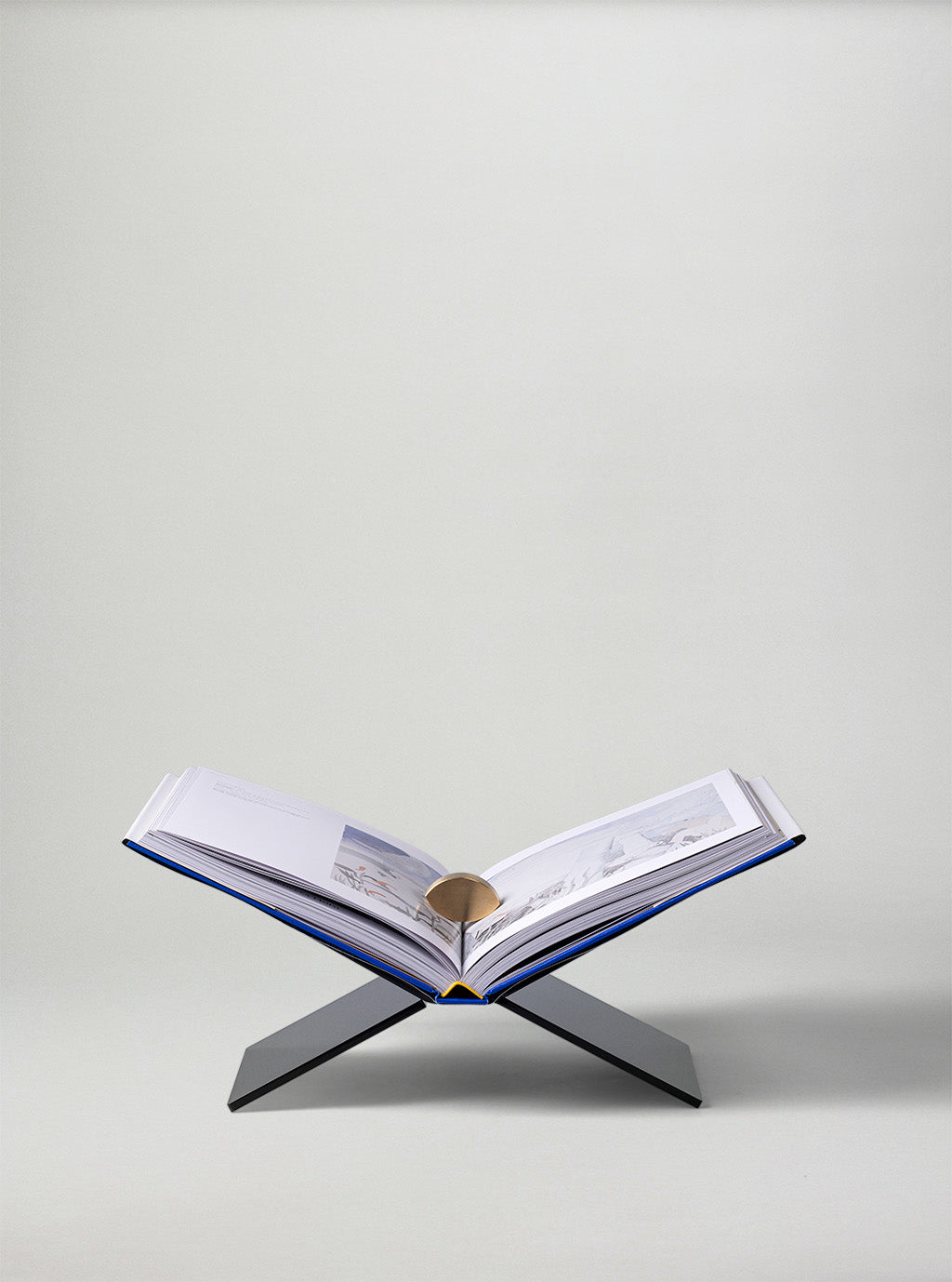 NM Bookstand X Smoked - angle