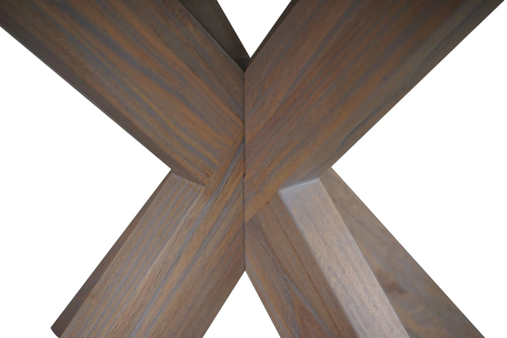 Kensley Oak Round Table