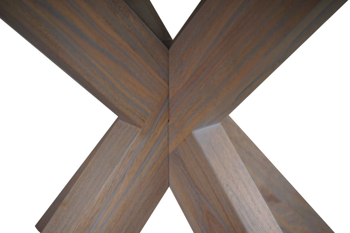 Kensley Oak Round Table