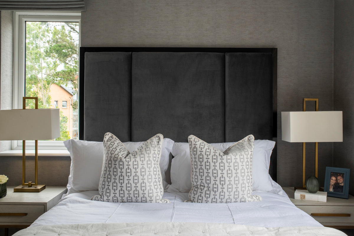Elle bedside table