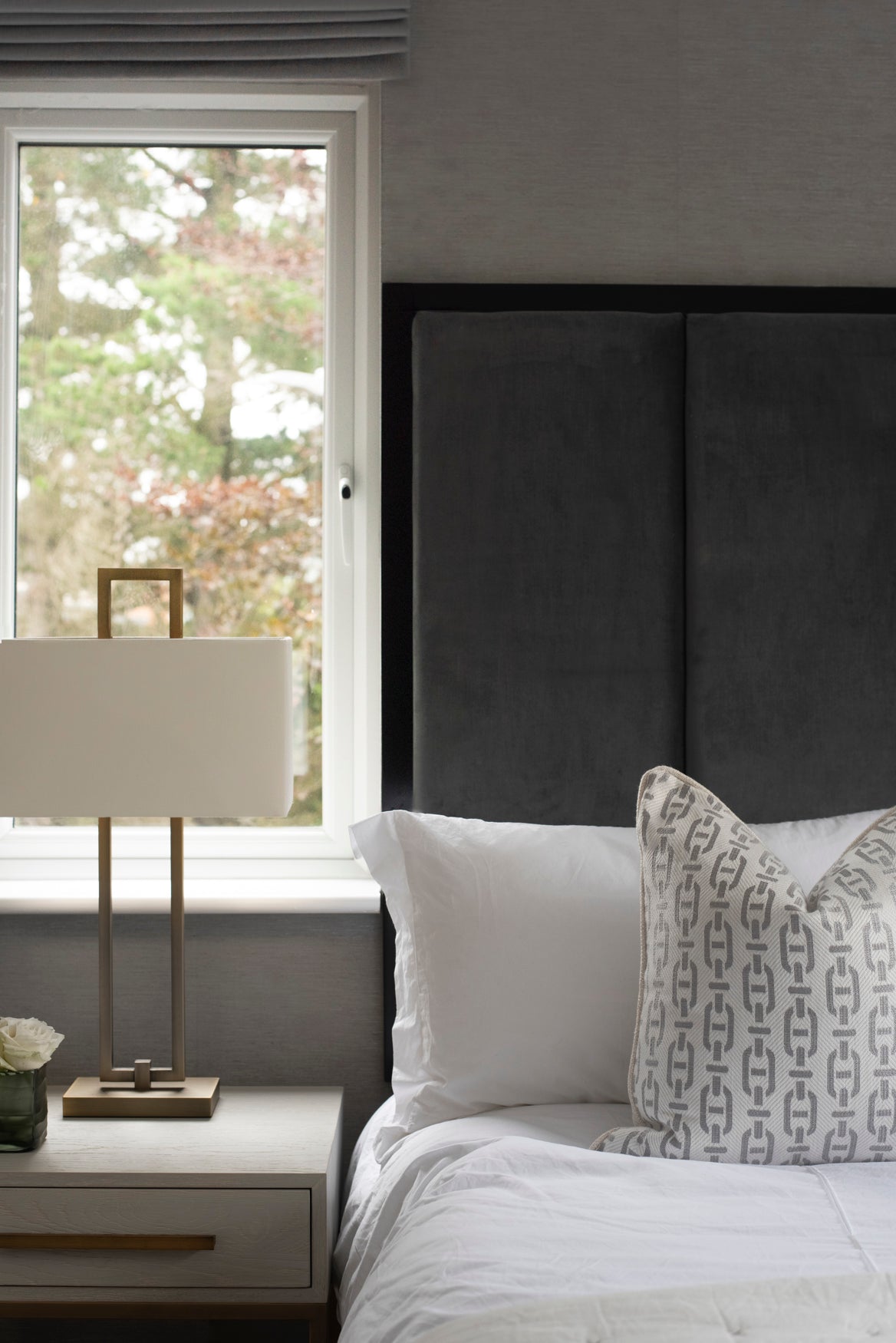 Elle bedside table